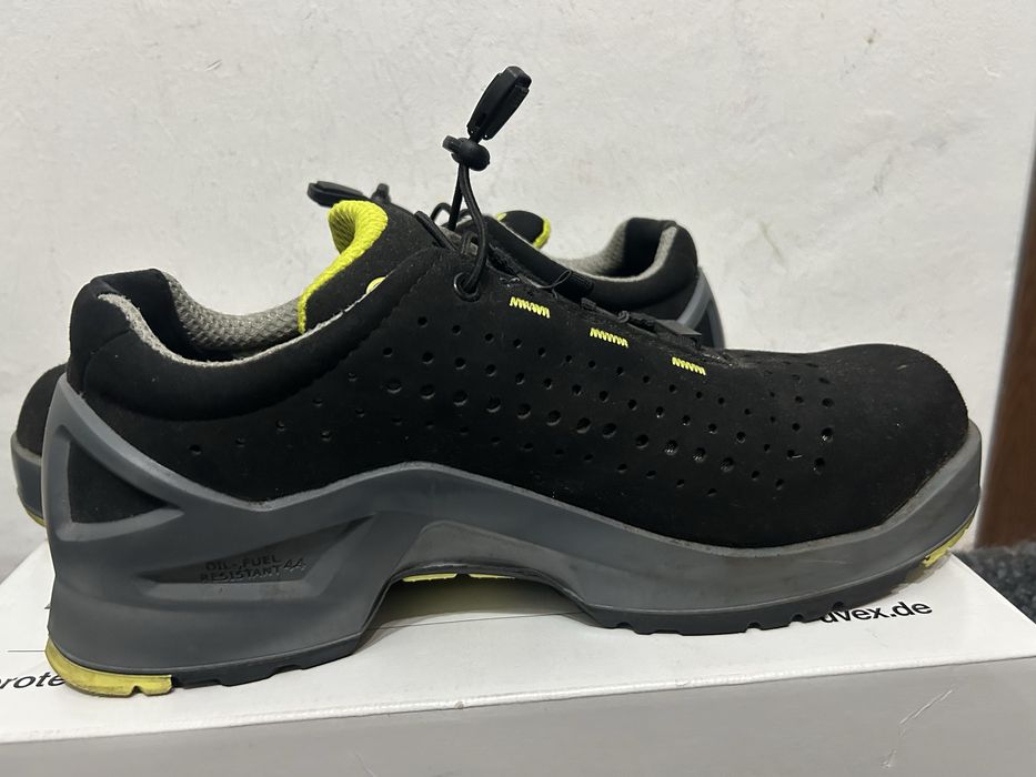 Pantofi Uvex mărimea 44