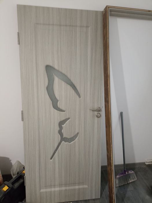 Ușa de interior fluture