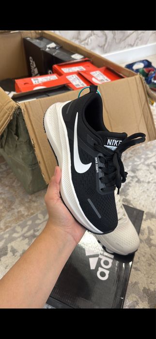 Кроссовка nike.