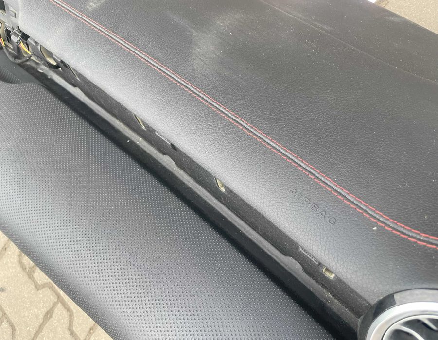 Mercedes Benz w177 A45 AMG / CLA / GLA - plansa bord cusatura rosie