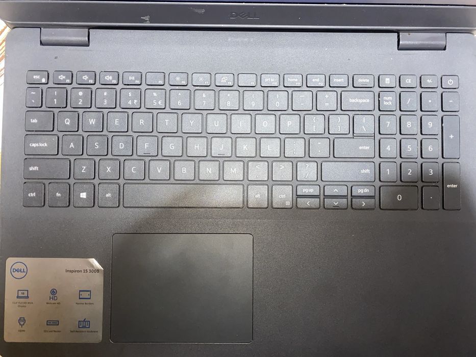 Laptop dell functioneaza perfect il vand pentru ca nu il mai folosesc