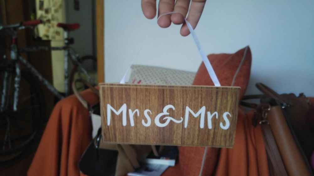 Placa decorativa lemn Mrs & Mrs LGBTQ+  Pride