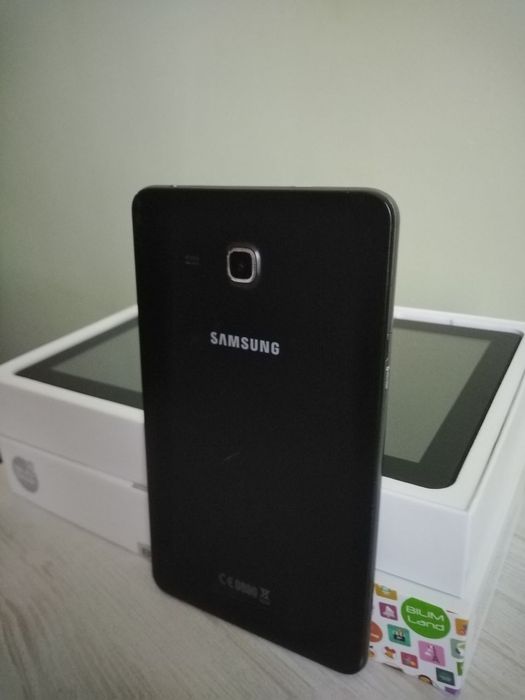 Планшеты Bilimbook и Samsung Galaxy Tab A6