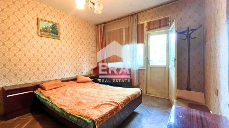 Продава се Четиристаен апартамент в Търговище, Център - 103 кв.м за 837 €/кв.м - Снимка #3