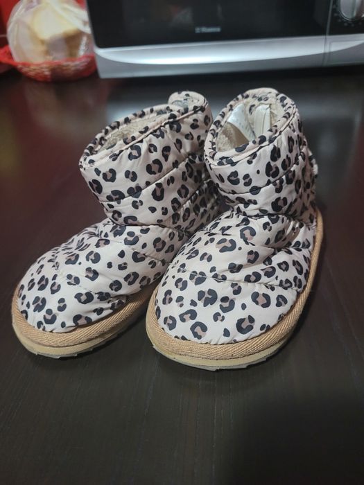 Vand cizmulite pt fetite H&M