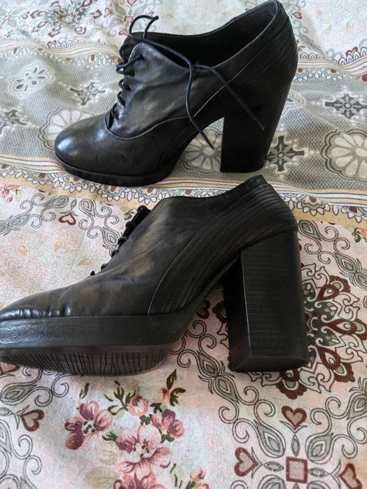 Pantofi noi din piele naturala