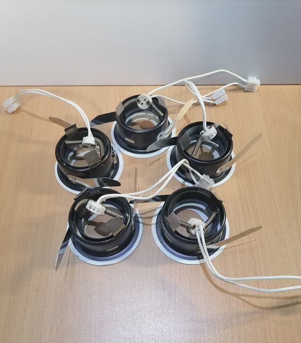 Спотове за таван Армстронг, модел Aurora - Великобритания