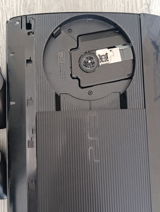 Ps 3 super slim прошитая и 2 джостика