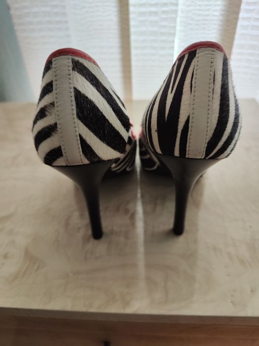 Обувки Guees нови