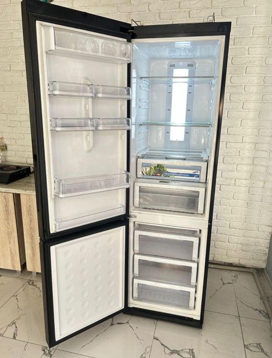 Продам чорный холодильник