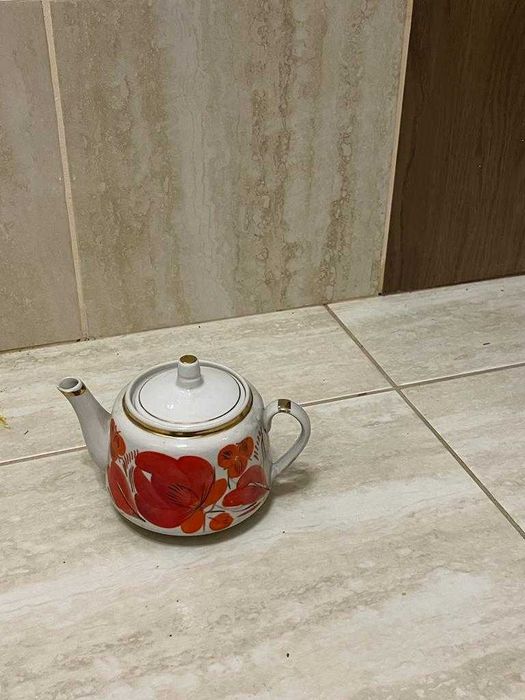 Красивый чайный сервиз, кружка