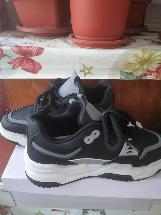 Adidași noi (mărimea 36)