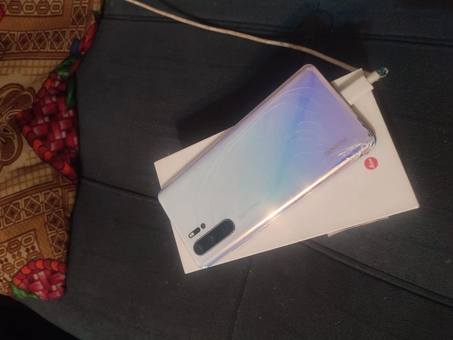 Samsung s10 5g and 3 phone