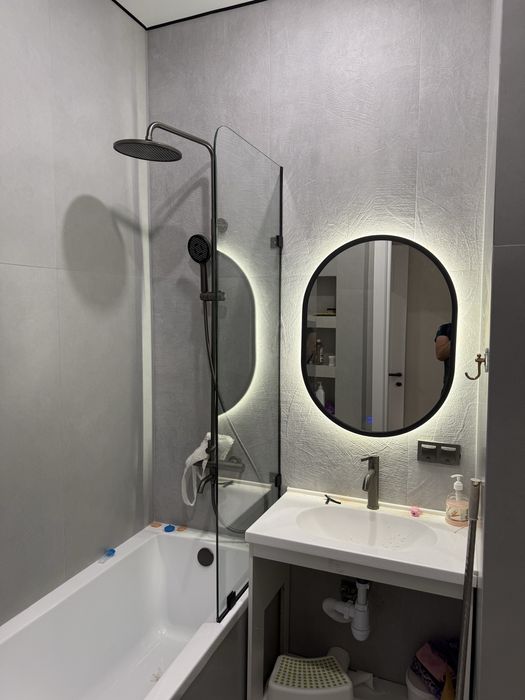 Душ кабины , зеркала , перегородки для ванны