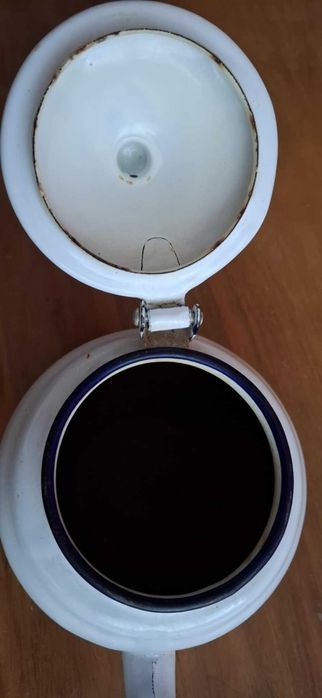 Малък емайлиран чайник