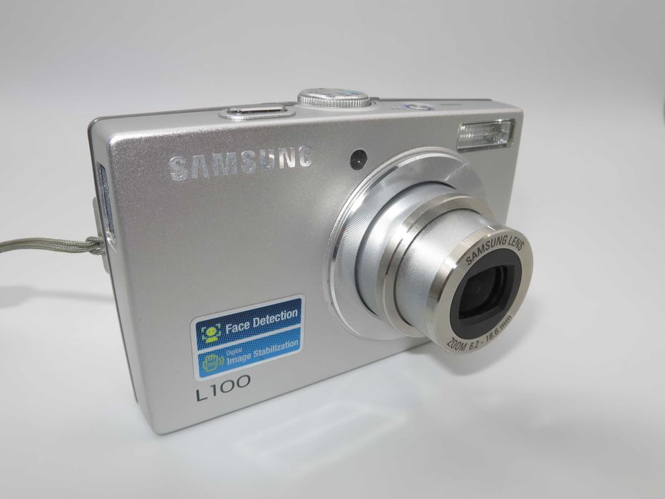 Samsung L100 ултра компактен цифров фотоапата, дигитална камера с алуминиев корпус, в отлично сътояние, тестване и работи перфектно, пълен комплект