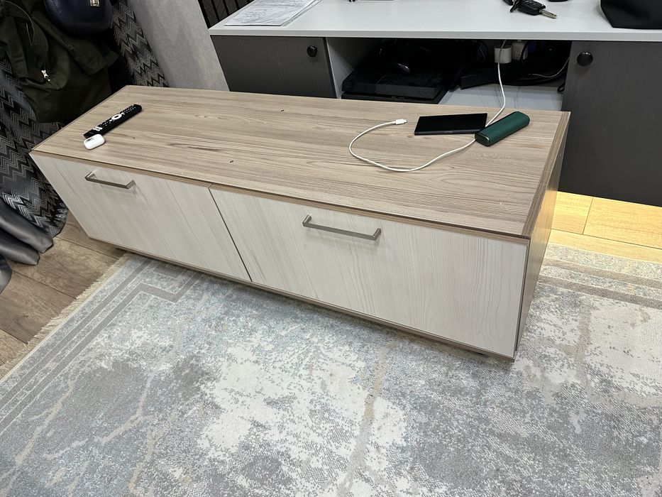 Продам тв тумбу в идеальном состоянии