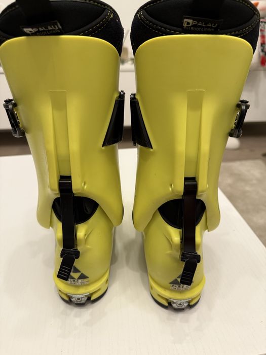 Clapari ski Fischer Travers CS Yellow 25.5 mondo
