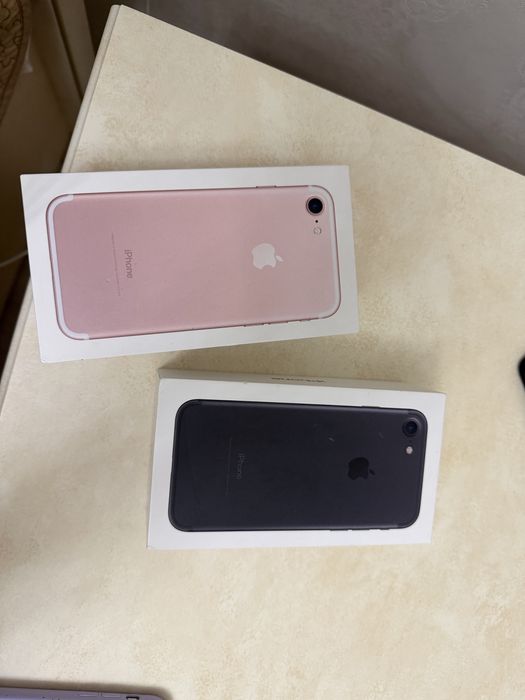 Продам iphone 7 черный и розовый