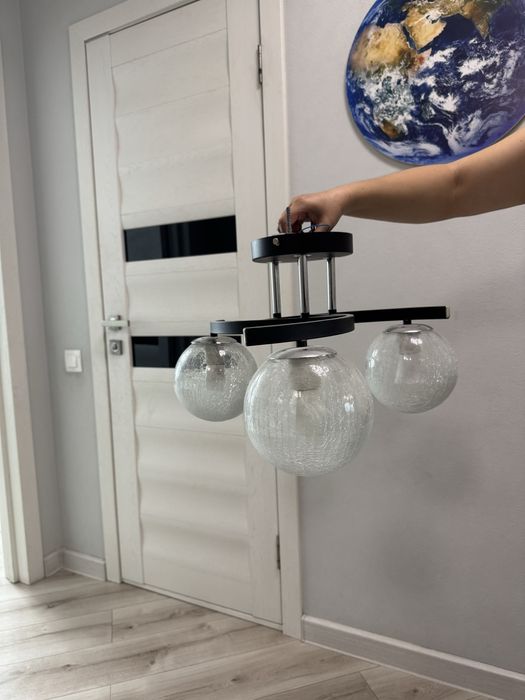 Продам  Люстры  3 штуки