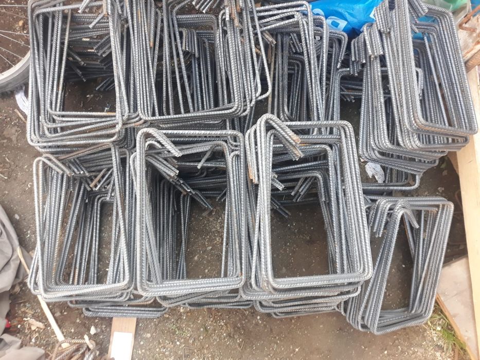 Etrieri fundatie si stalpi 
20 pe 80 cm din fier beton de 8 mm PC 8 -