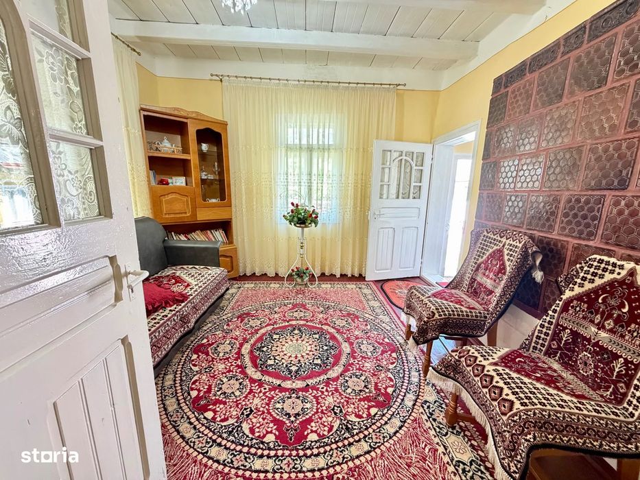 Casă cu 3 camere și teren de 1700 mp