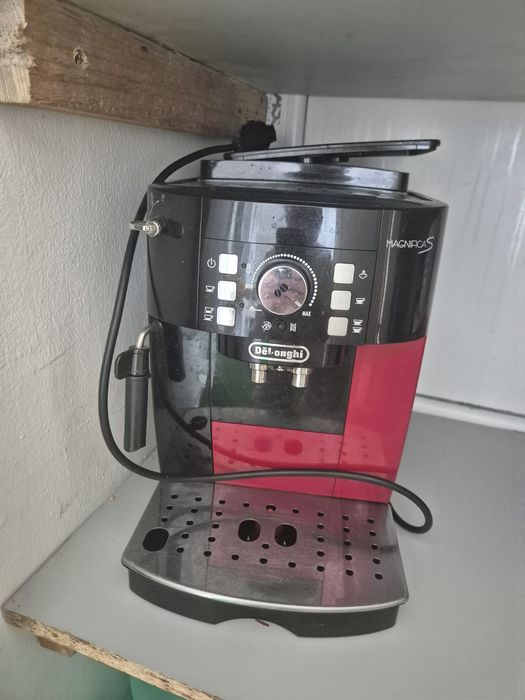 Espressor De’Longhi Magnifica S – stare bună, funcționează perfect