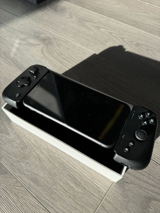 Геймпад для iphone айфона, Razer Kishi v2