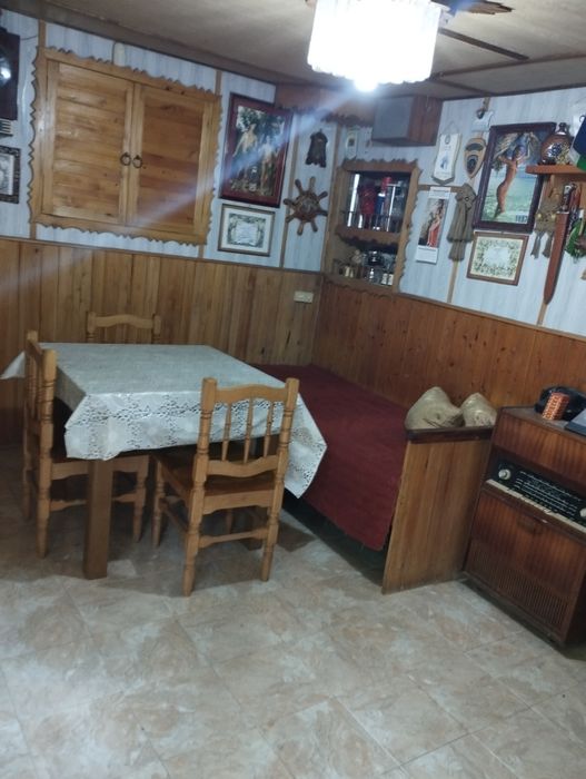 Двуетажна къща .