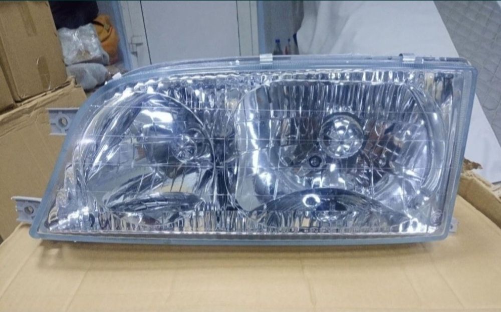 Истана микроавтобус фары