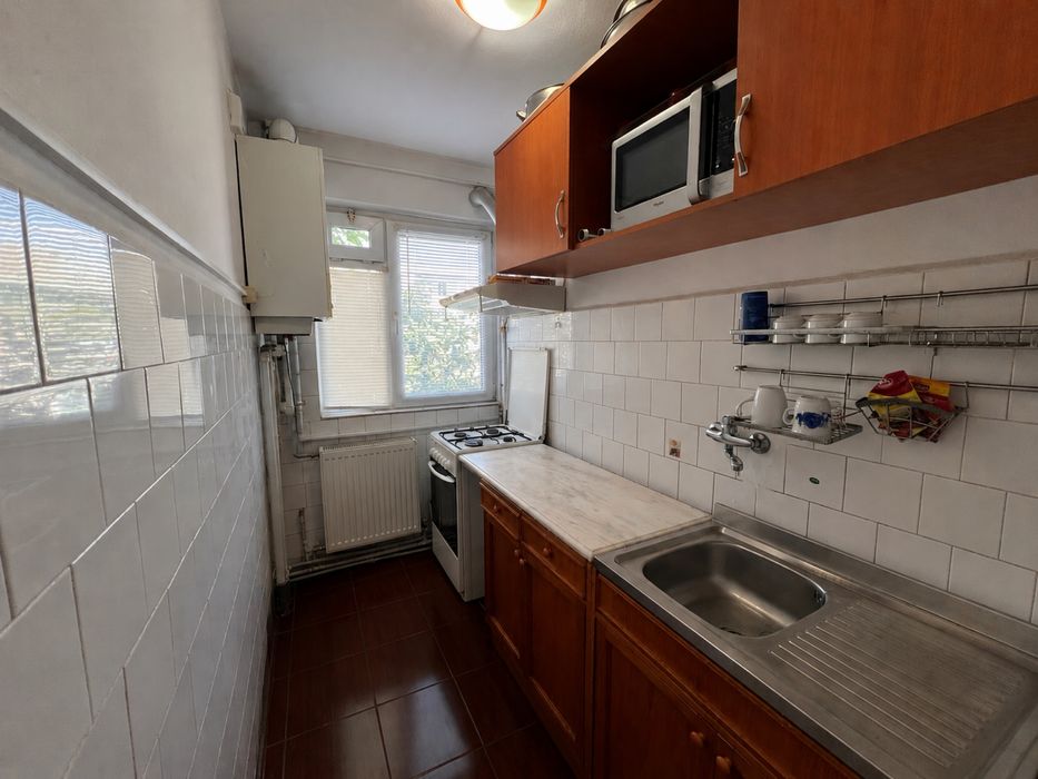 Apartament semidecomandat, centrala, etajul 3, zona Bigul Nou