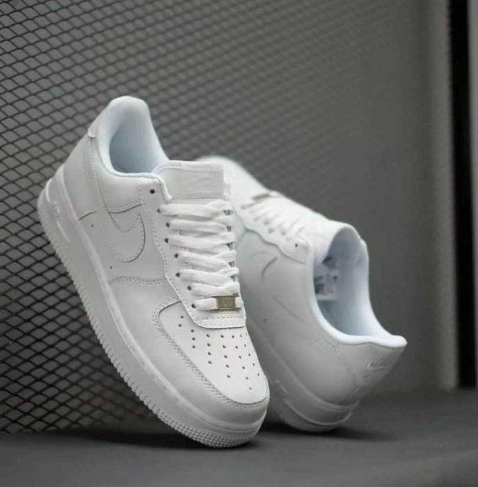 Adidasi Nike AirForce 1 Dama si Barbati