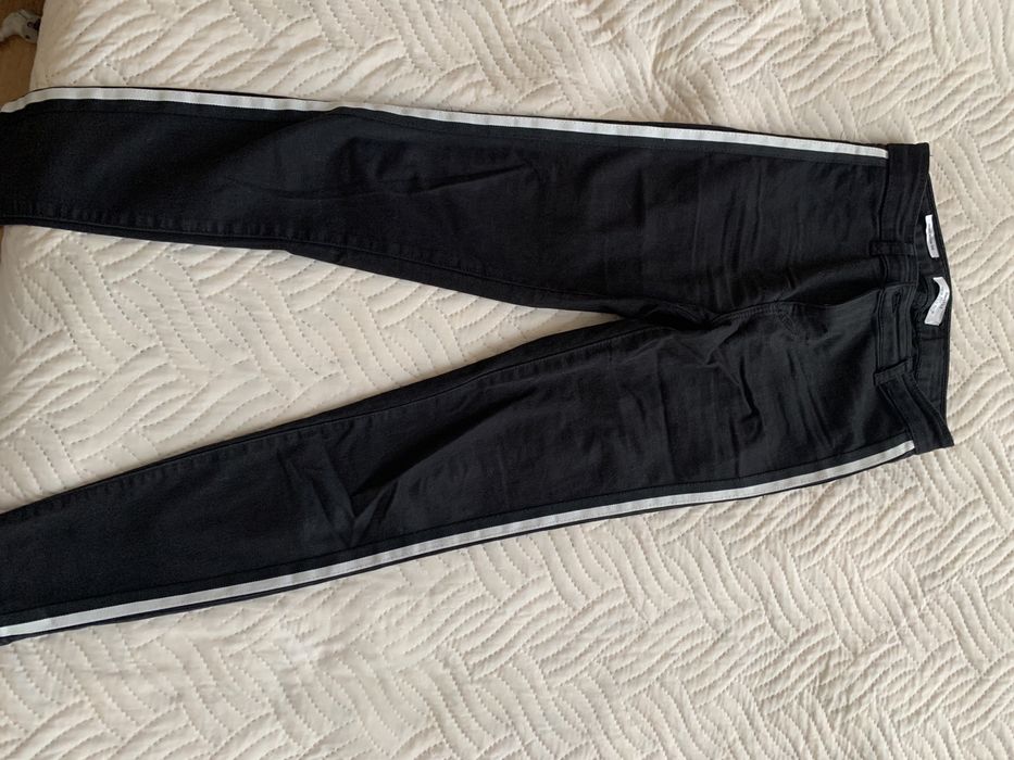 Дамски дънки -Bershka .