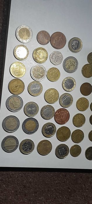 Moneti s razlichni dyrjavi