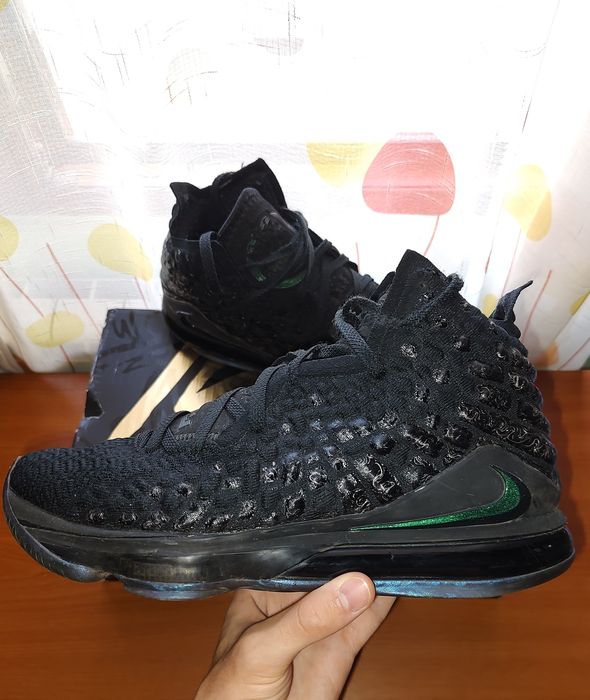 Nike Lebron XVII marimea 44