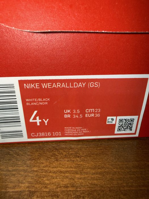 Vand adidasi nike
