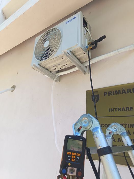 Montaj,  service igienizare reparare aer condiționat