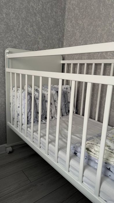 Бортики и 2 комплекта постельного белья