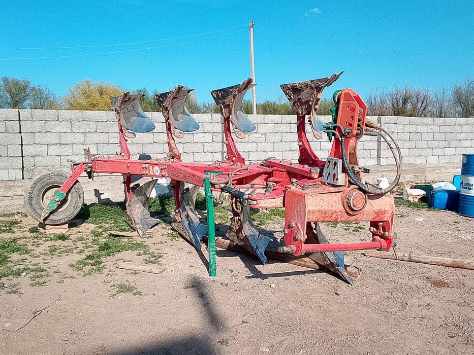 Плуг 4х корпусние