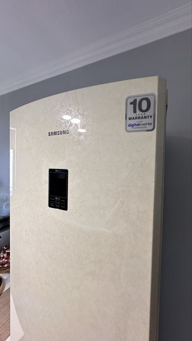 Холодильник Samsung