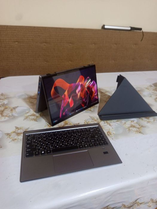 Noutbook 2ta ekranli