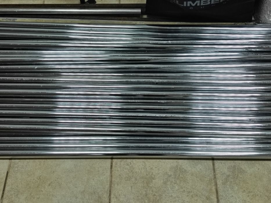 Для декора плитка гипсовая , зеркальная.