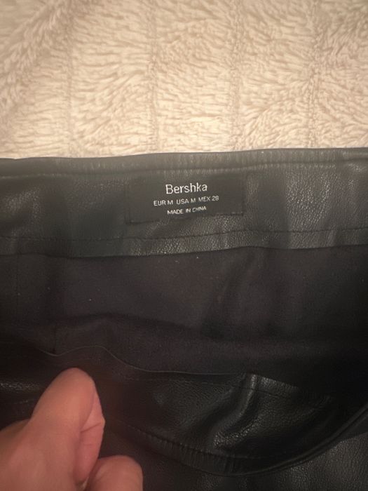 Кожена пола Bershka