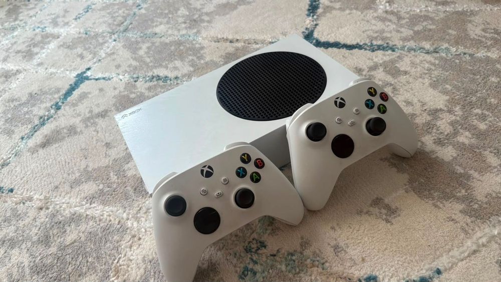 Xbox series s 512gb +геймпад