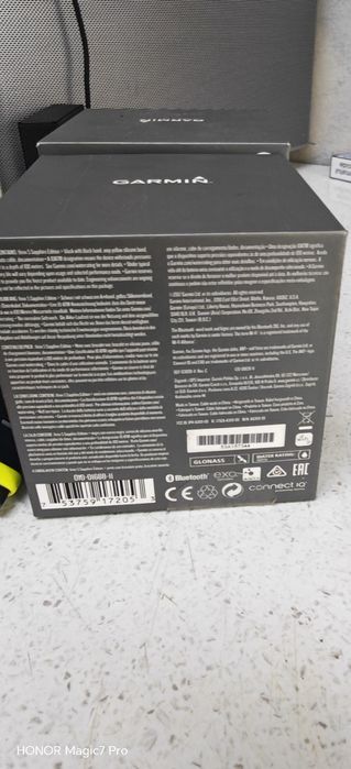 Vând Garmin Fenix 5 Sapphire Edition (varianta premium cu sticlă rezistentă la zgârieturi).