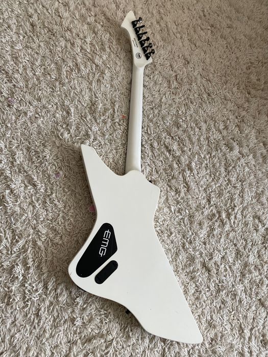 Vând chitara  din Masterpiece- Esp Snakbyte SW -Made in China, cu doze Emg JH Active   la care s-a schimbat tot (doze ,bridge ,nut , retastat , setat