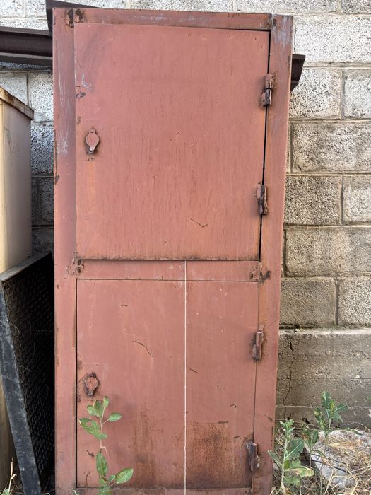 Сейф  3 шт Б/У .