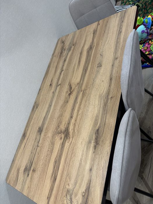 Стол и 4 стула кухоный