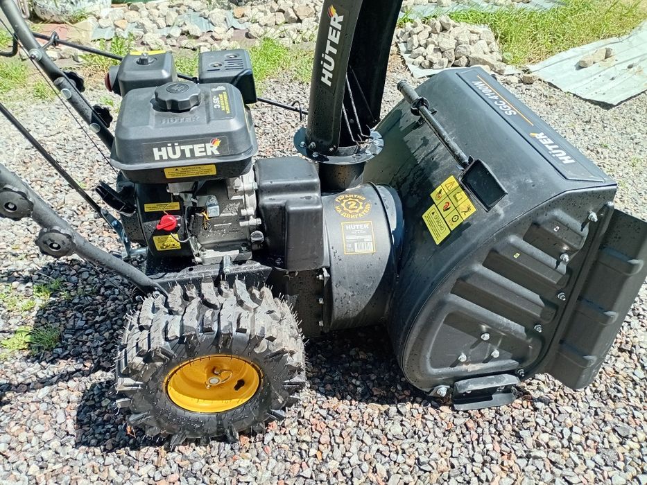 Продам снегоуборочную машину