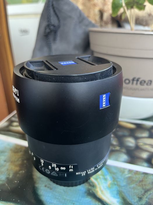Obiectiv EF Canon: 50mm f1.4 manual, Carl Zeiss Milvus. Nefolosit!